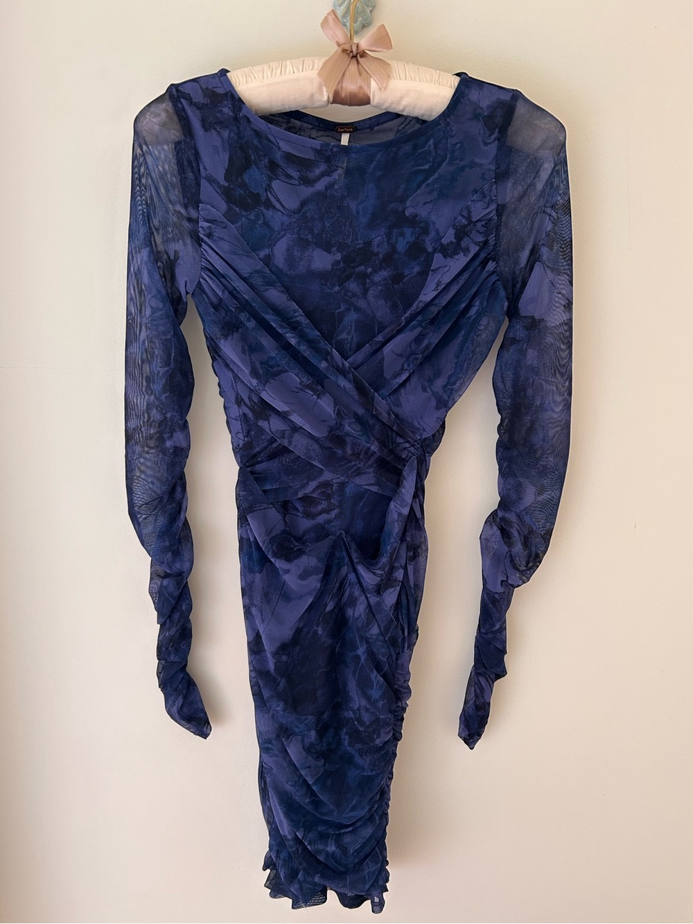 Free People “Katana” Bodycon Ruched Mini Dress in Navy
Size: XS 
EUC